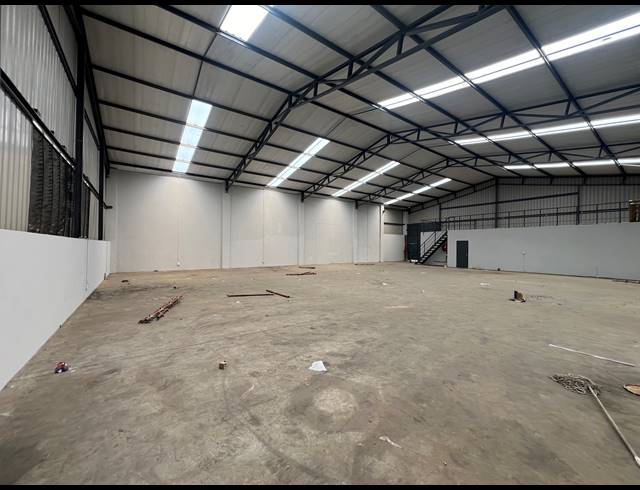 1,214M² WAREHOUSE TO LET IN COSMO BUSINESS PARK